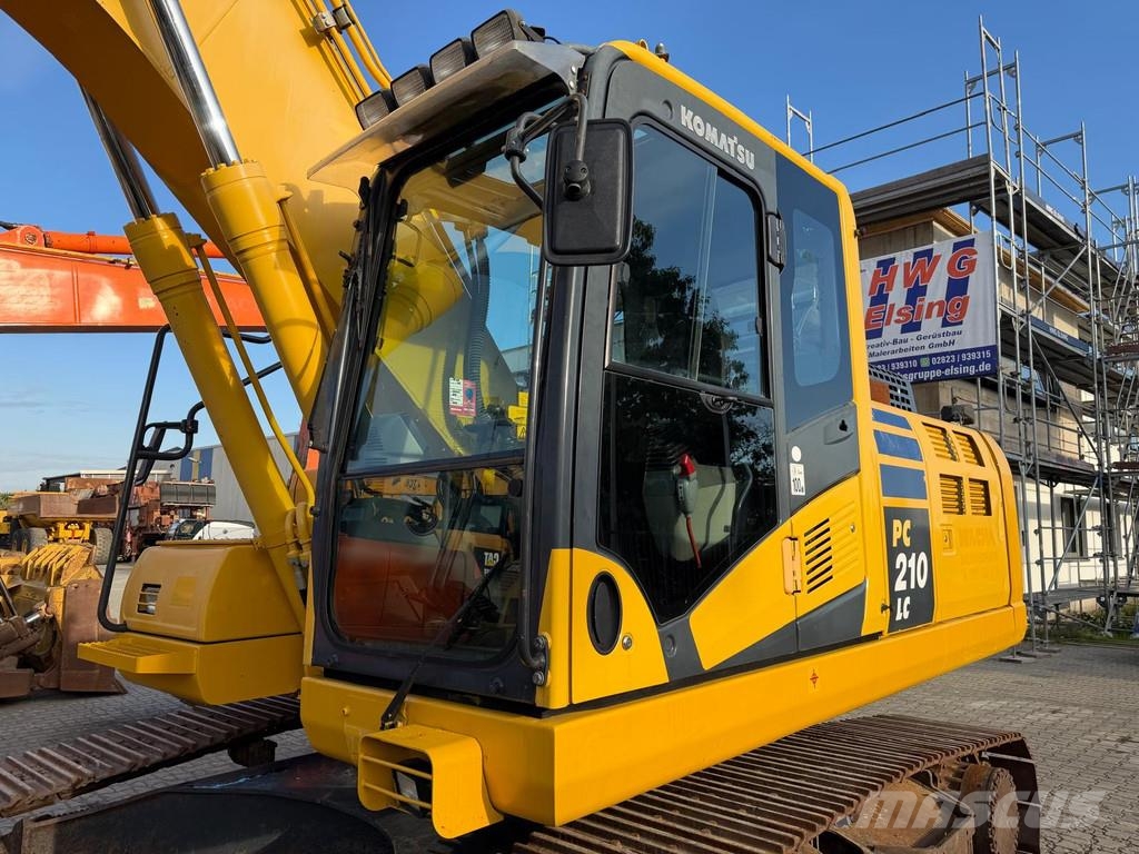 Komatsu PC 210-11 . Excavatoare pe șenile