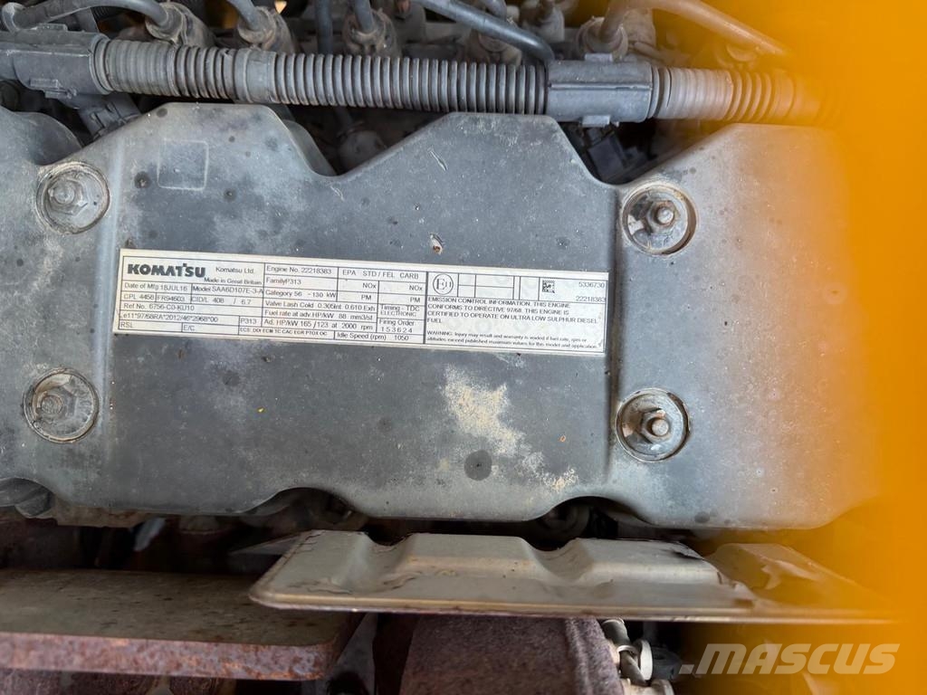 Komatsu PC 210-11 . Excavatoare pe șenile