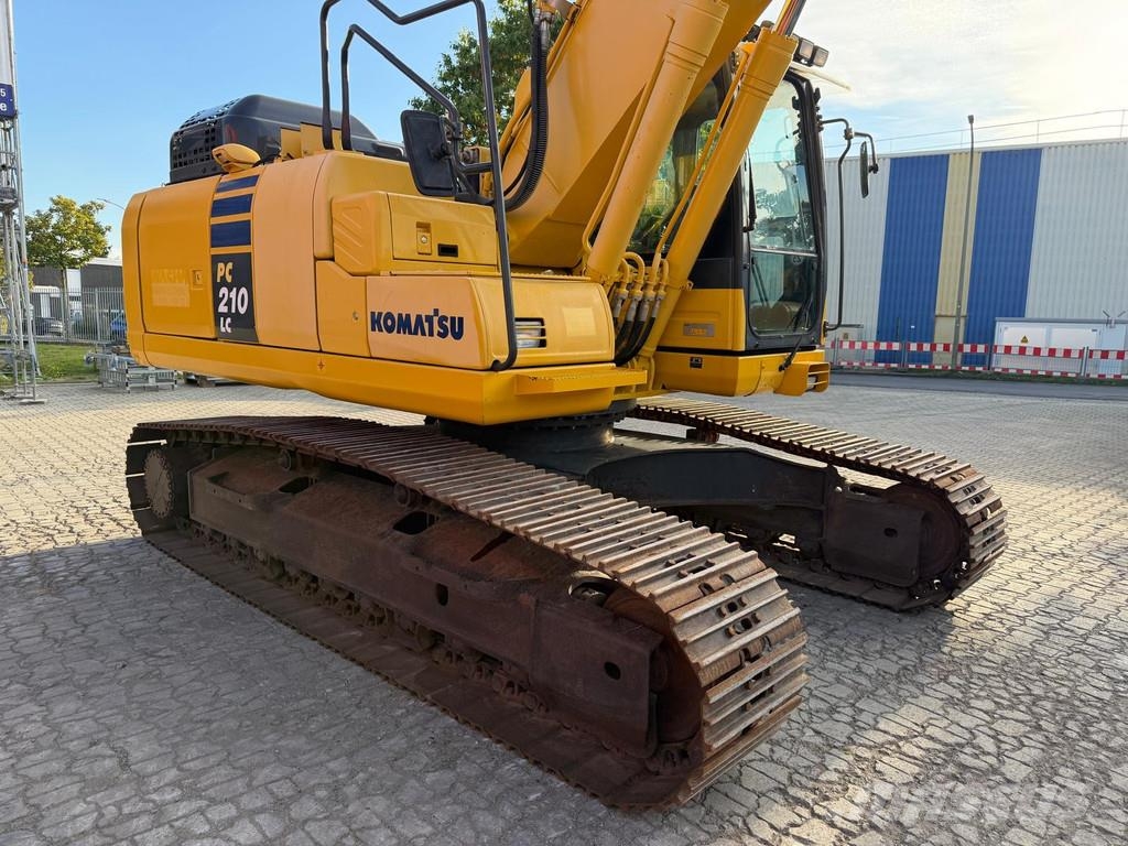 Komatsu PC 210-11 . Excavatoare pe șenile