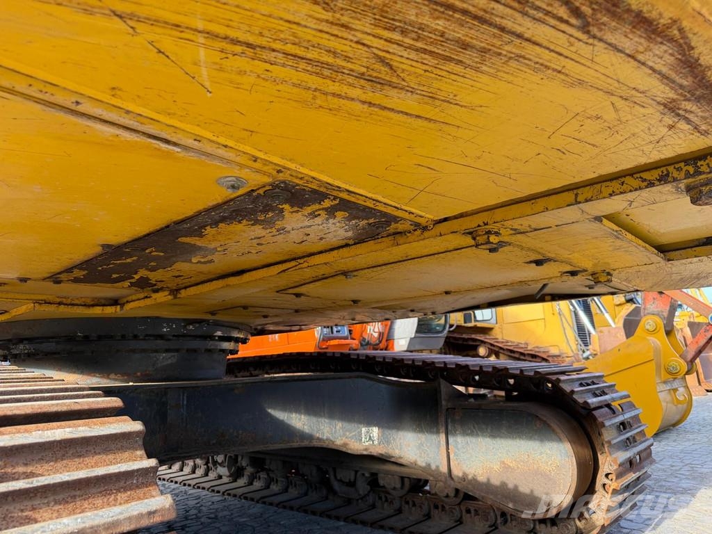 Komatsu PC 210-11 . Excavatoare pe șenile