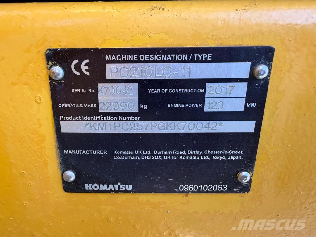 Komatsu PC 210-11 . Excavatoare pe șenile
