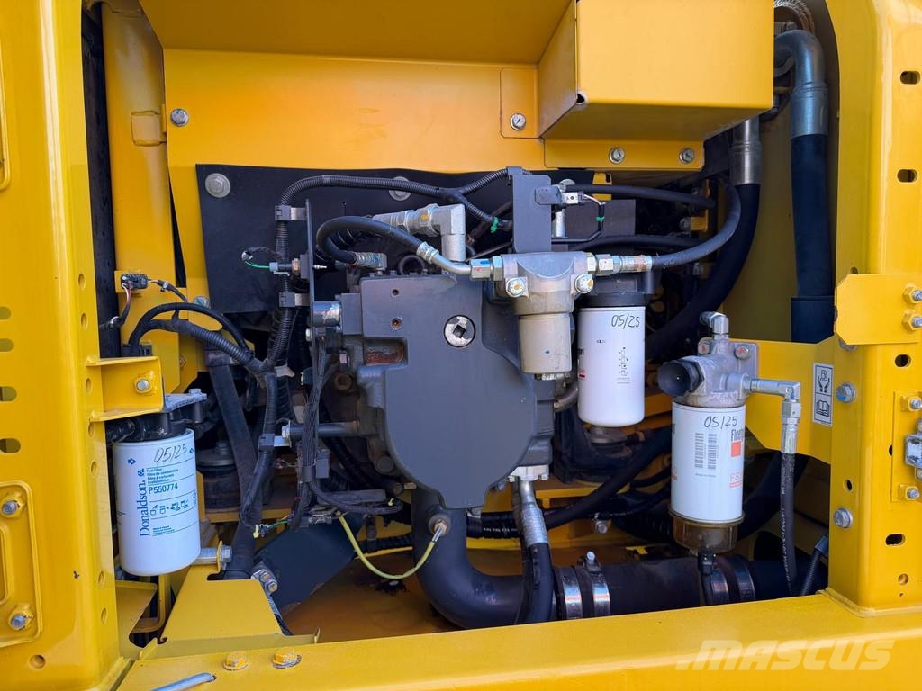 Komatsu PC 210-11 . Excavatoare pe șenile