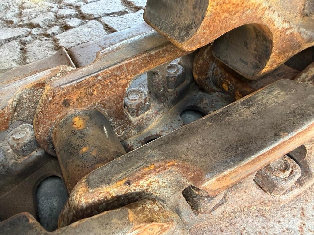 Komatsu PC 210-11 . Excavatoare pe șenile