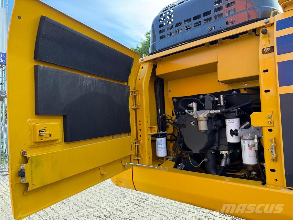 Komatsu PC 210-11 . Excavatoare pe șenile