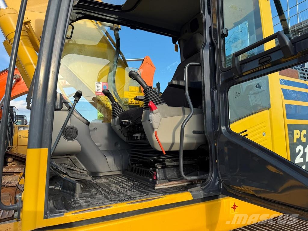 Komatsu PC 210-11 . Excavatoare pe șenile
