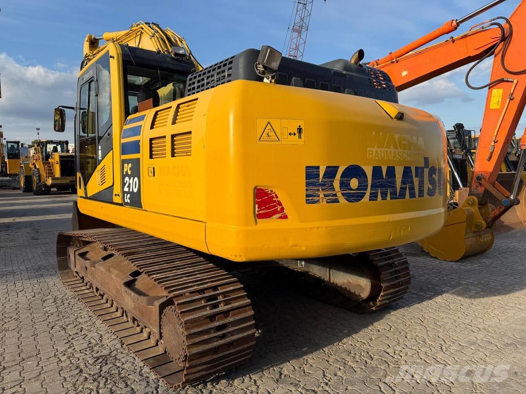 Komatsu PC 210-11 . Excavatoare pe șenile