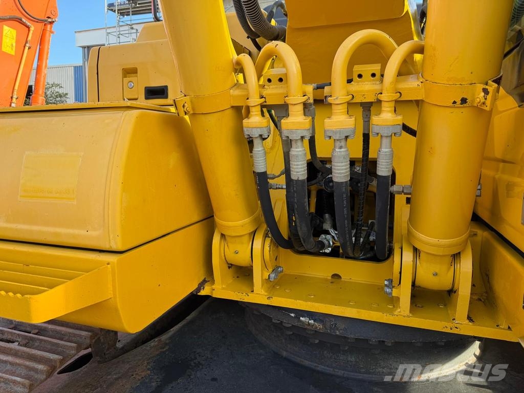 Komatsu PC 210-11 . Excavatoare pe șenile
