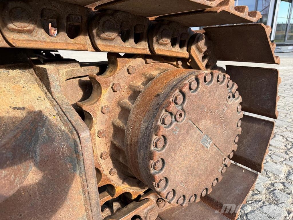 Komatsu PC 210-11 . Excavatoare pe șenile