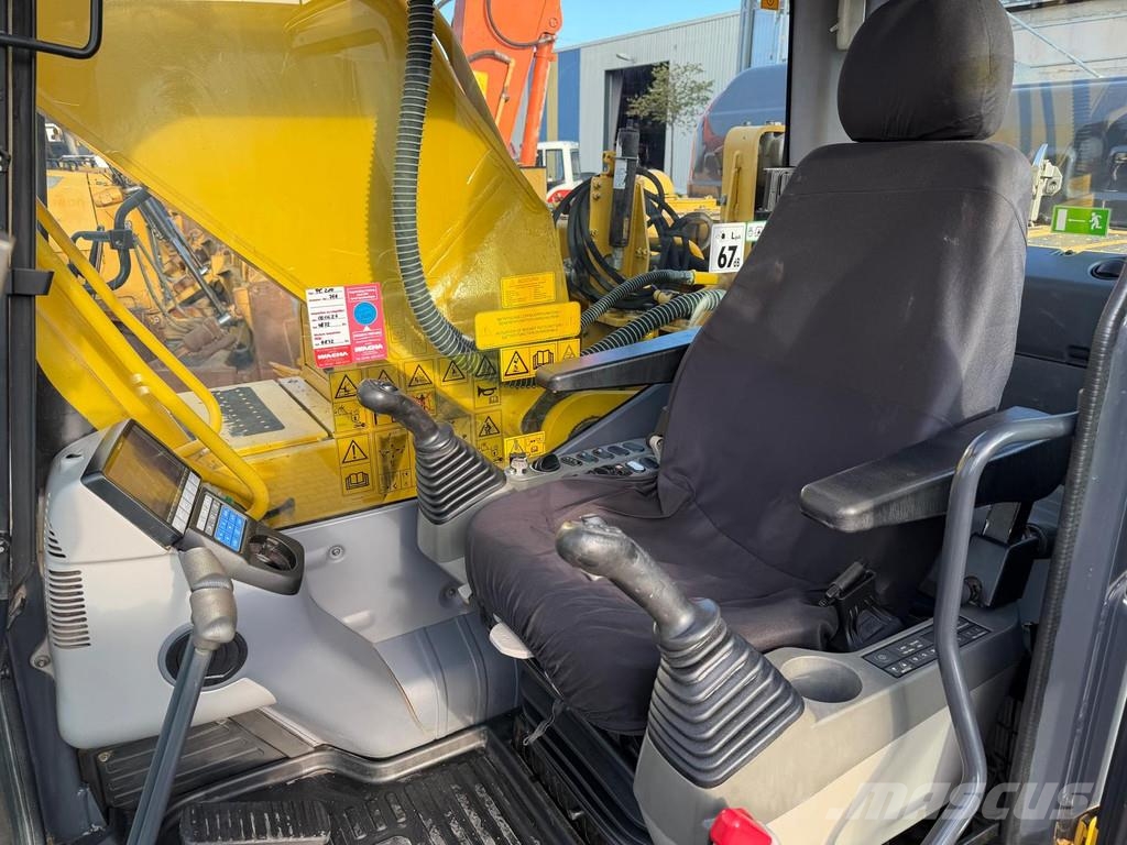 Komatsu PC 210-11 . Excavatoare pe șenile