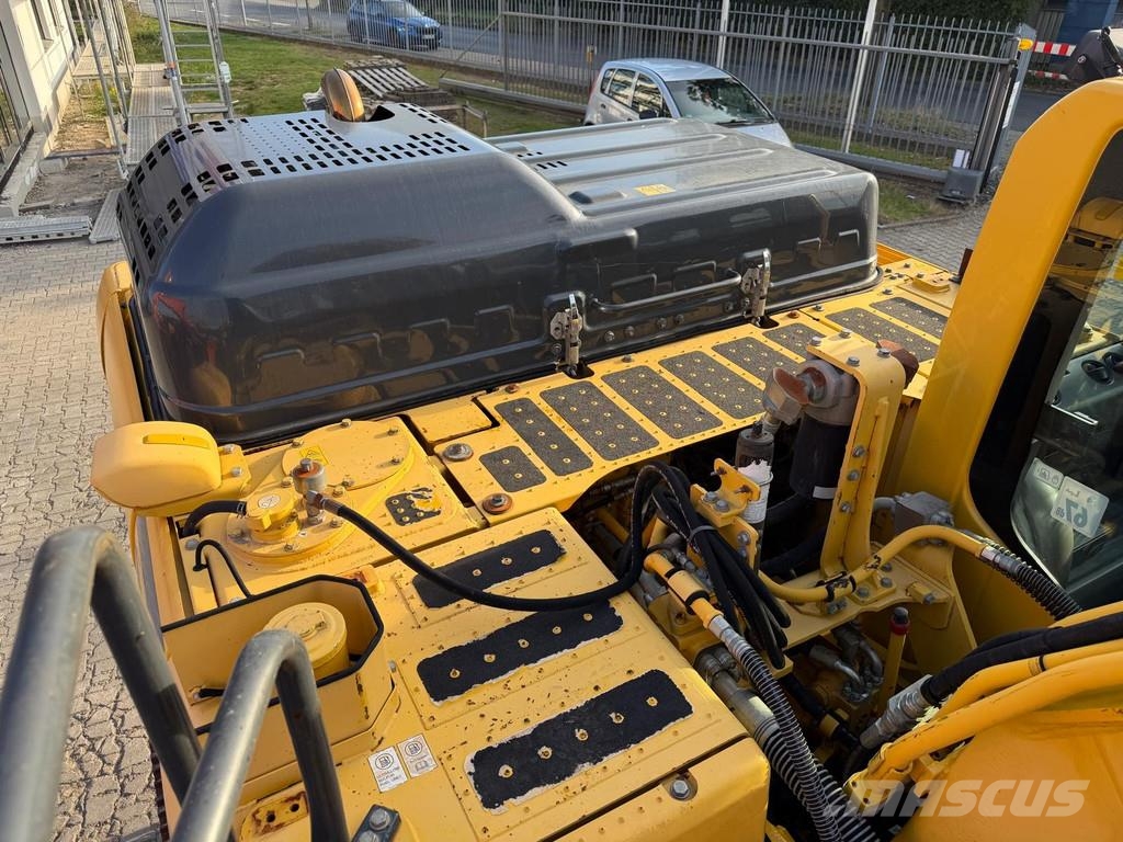 Komatsu PC 210-11 . Excavatoare pe șenile