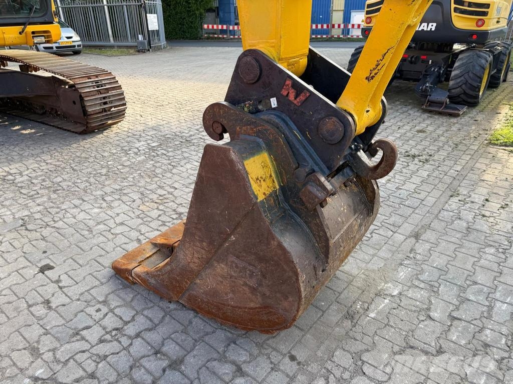 Komatsu PC 210-11 . Excavatoare pe șenile