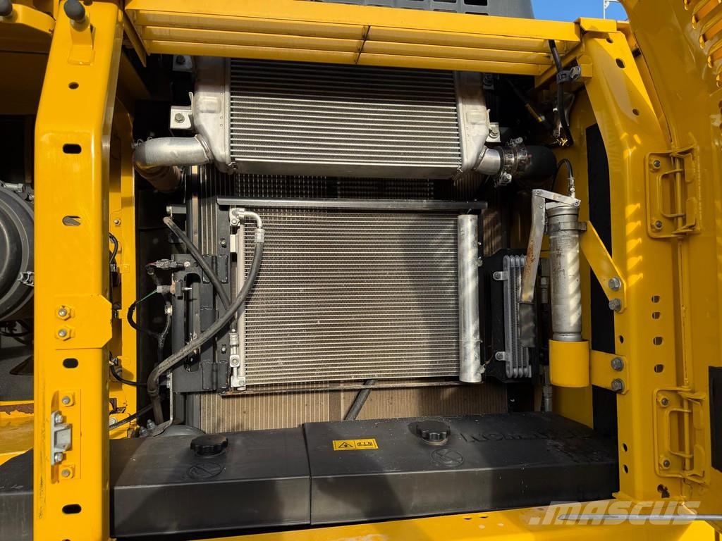 Komatsu PC 210-11 . Excavatoare pe șenile