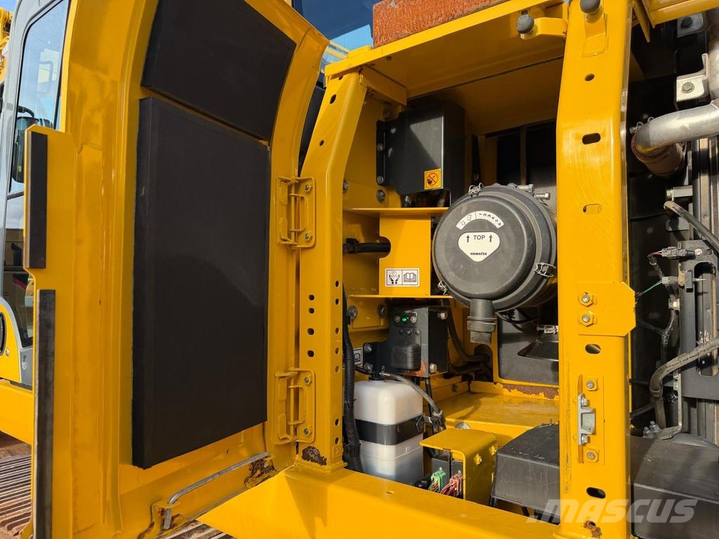 Komatsu PC 210-11 . Excavatoare pe șenile