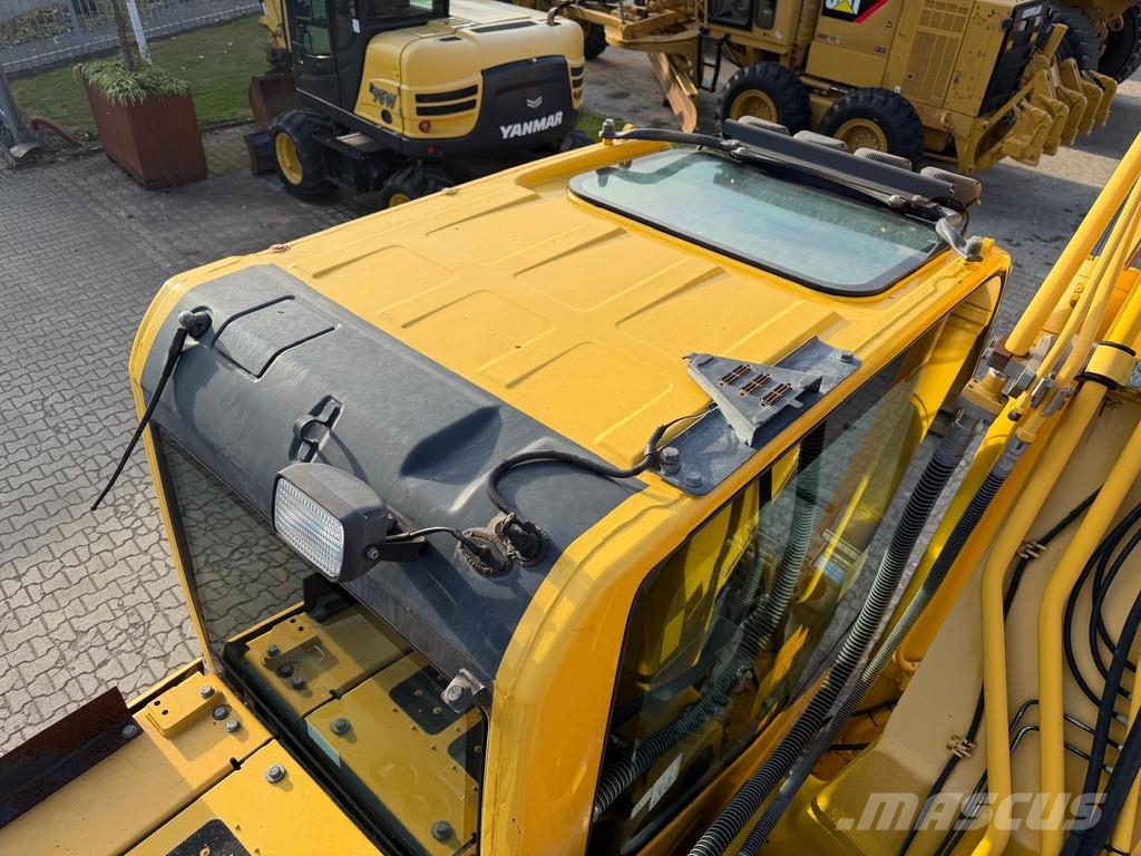 Komatsu PC 210-11 . Excavatoare pe șenile