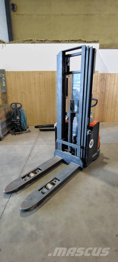 Toyota SWE 120 L Transpallet uomo a terra