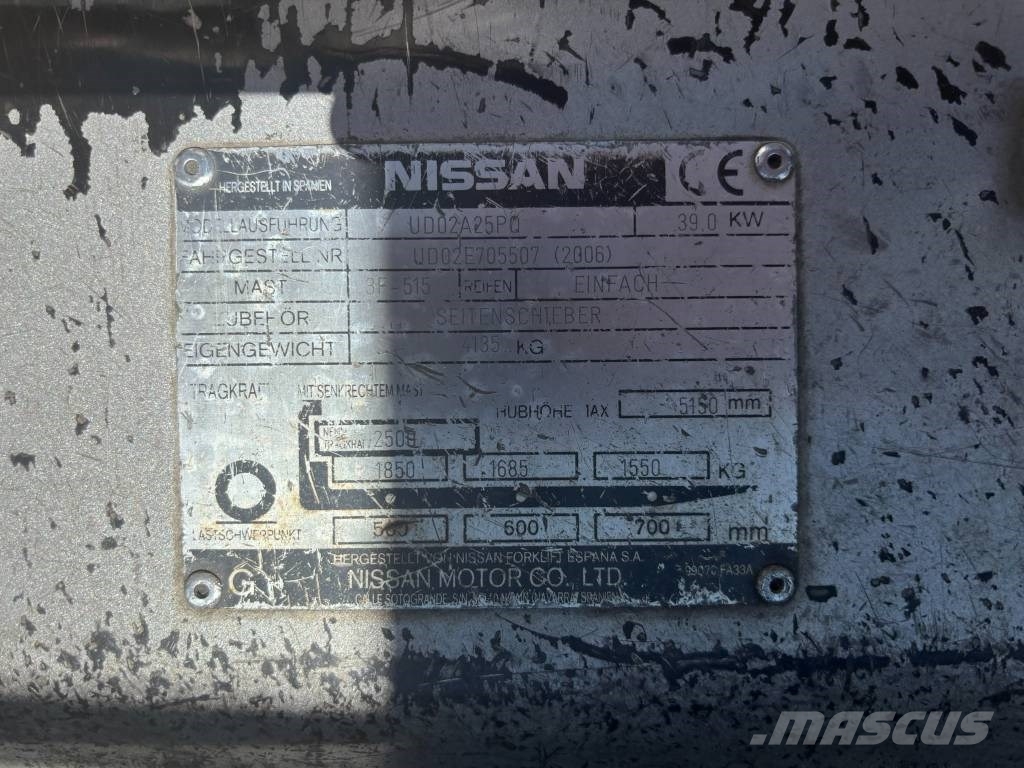 Nissan UD02A25PQ 天然气叉车