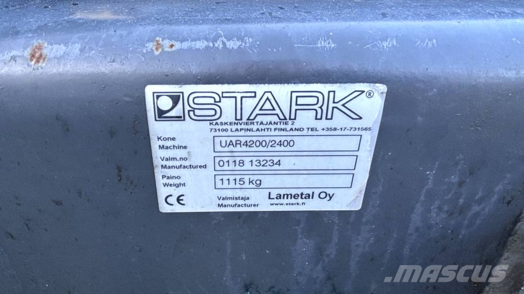 Stark UAR4200/2400 حراثات ونصول الجليد