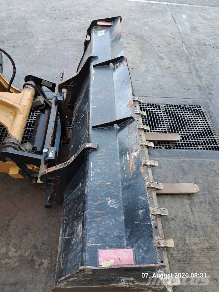 CAT 907 M | PG + LS Pyöräkuormaajat