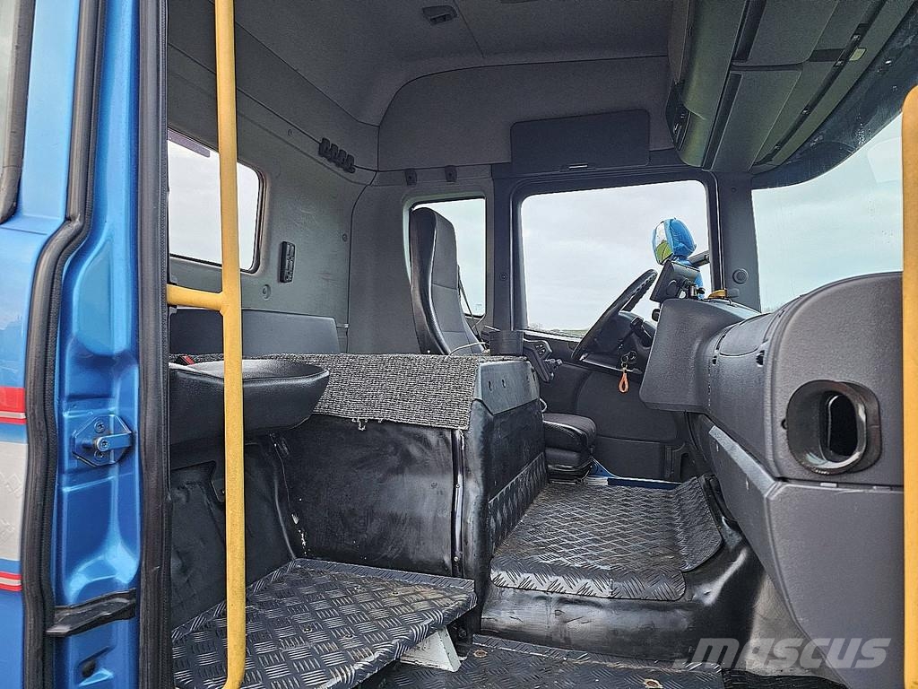 Scania P320 LOW ENTRY 6X2*4 HIAB 吊鉤式起重車