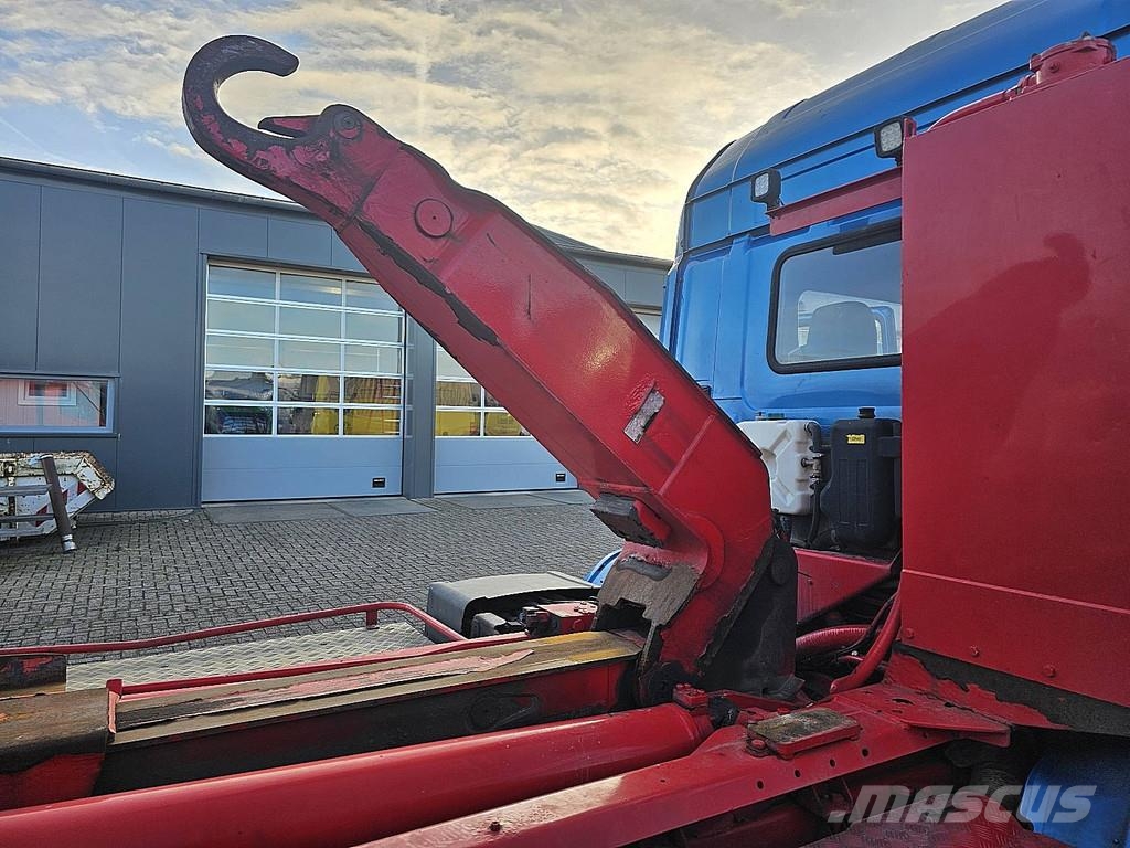Scania P320 LOW ENTRY 6X2*4 HIAB 吊鉤式起重車