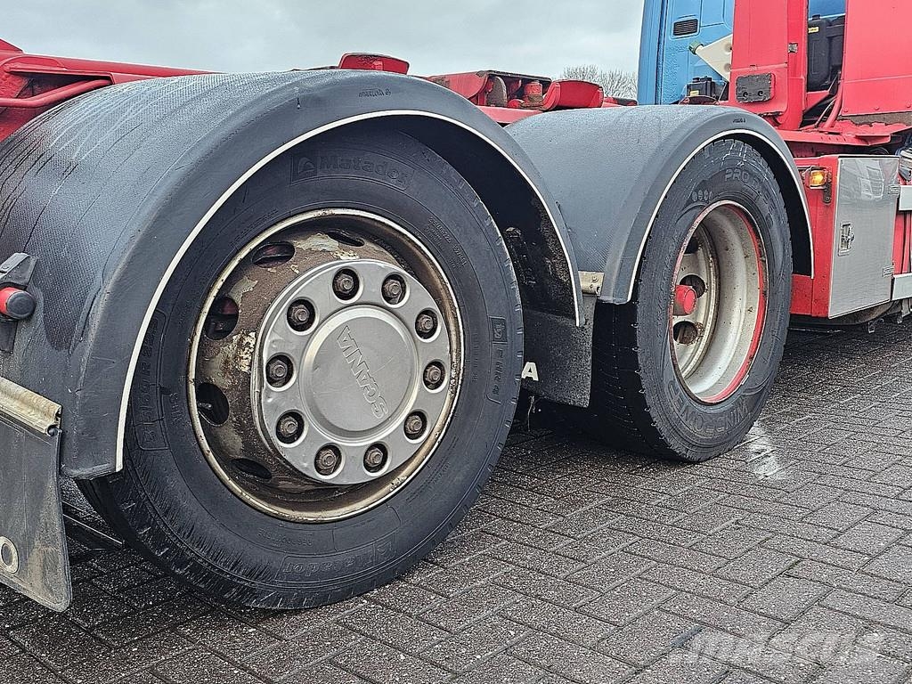 Scania P320 LOW ENTRY 6X2*4 HIAB 吊鉤式起重車