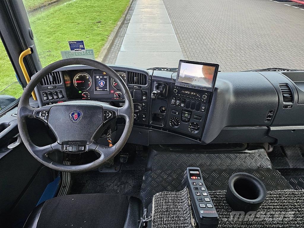 Scania P320 LOW ENTRY 6X2*4 HIAB 吊鉤式起重車