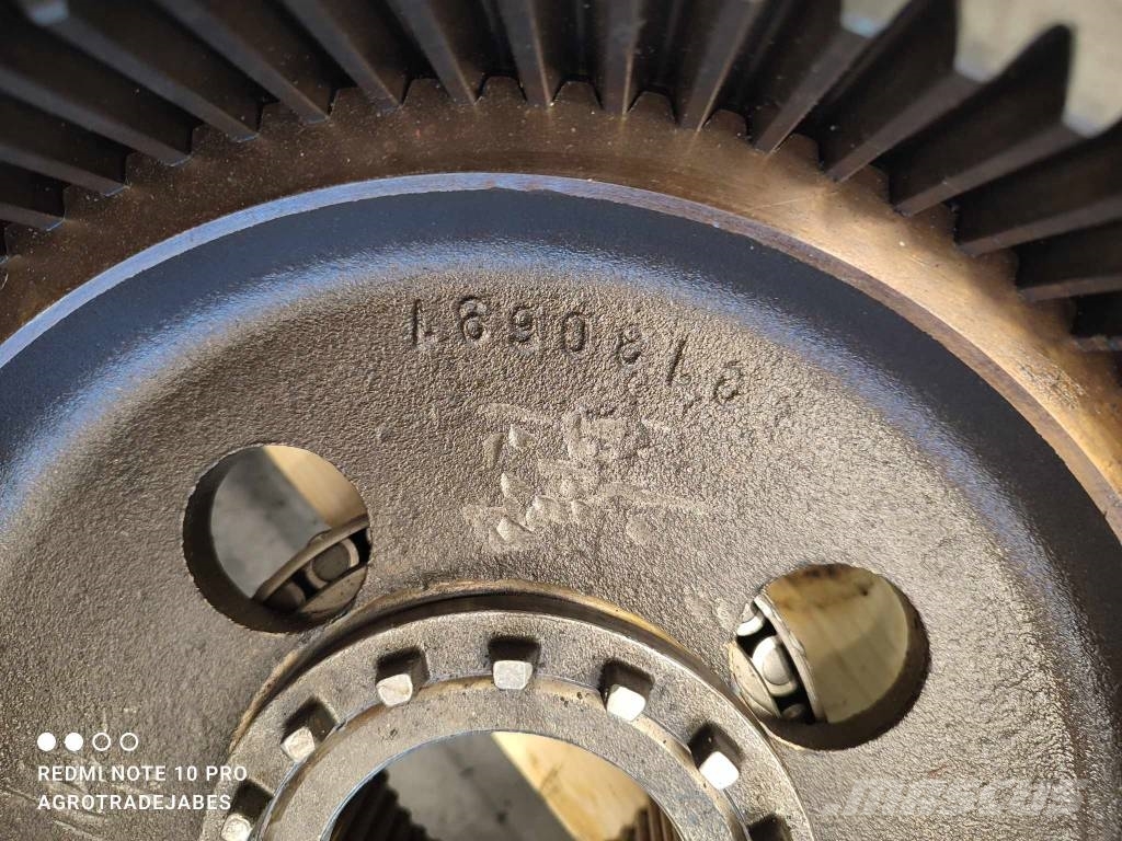 JCB Fastrac 8250 (8130691) portal axle Transmission