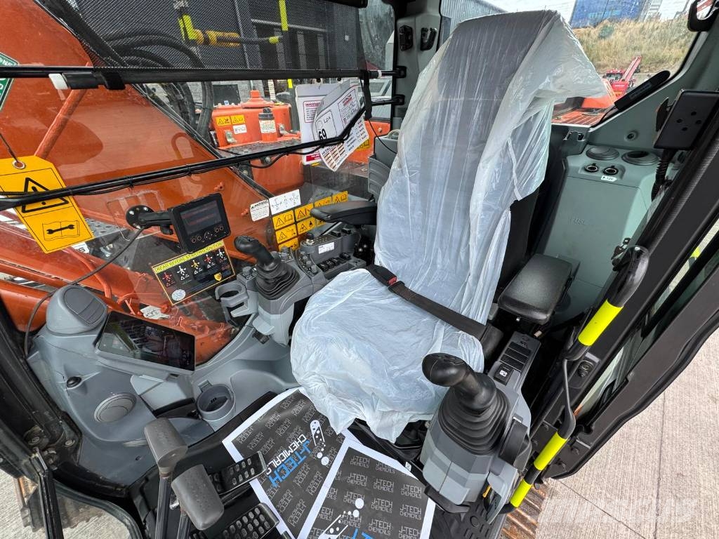 Hitachi ZX 135 US-7 Excavatoare pe șenile
