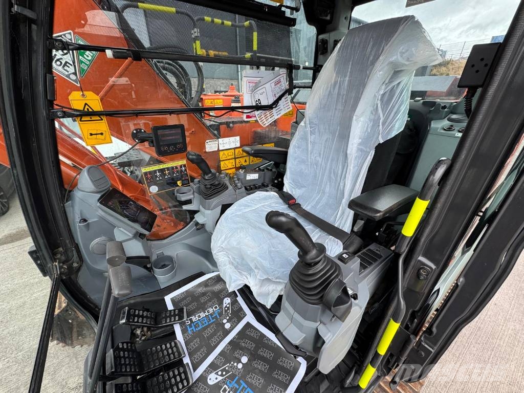 Hitachi ZX 135 US-7 Excavatoare pe șenile