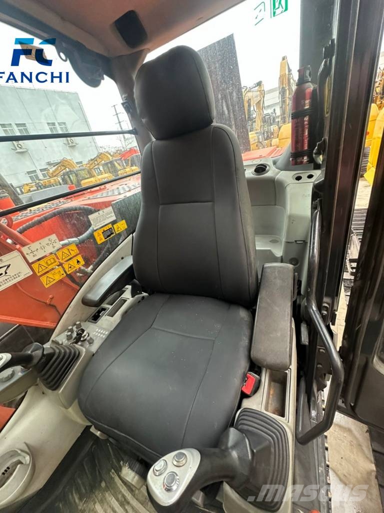 Hitachi ZX 130 履带挖掘机