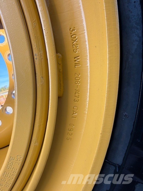 CAT 966 X NEW COMPLET 2 PCS 26.5R25 MICHELIN Gume, točkovi i felne
