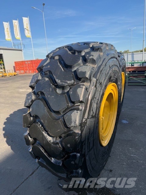 CAT 966 X NEW COMPLET 2 PCS 26.5R25 MICHELIN Gume, točkovi i felne