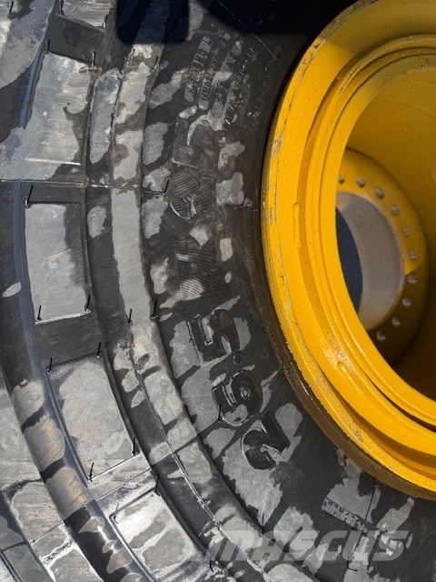 CAT 966 X NEW COMPLET 2 PCS 26.5R25 MICHELIN Gume, točkovi i felne