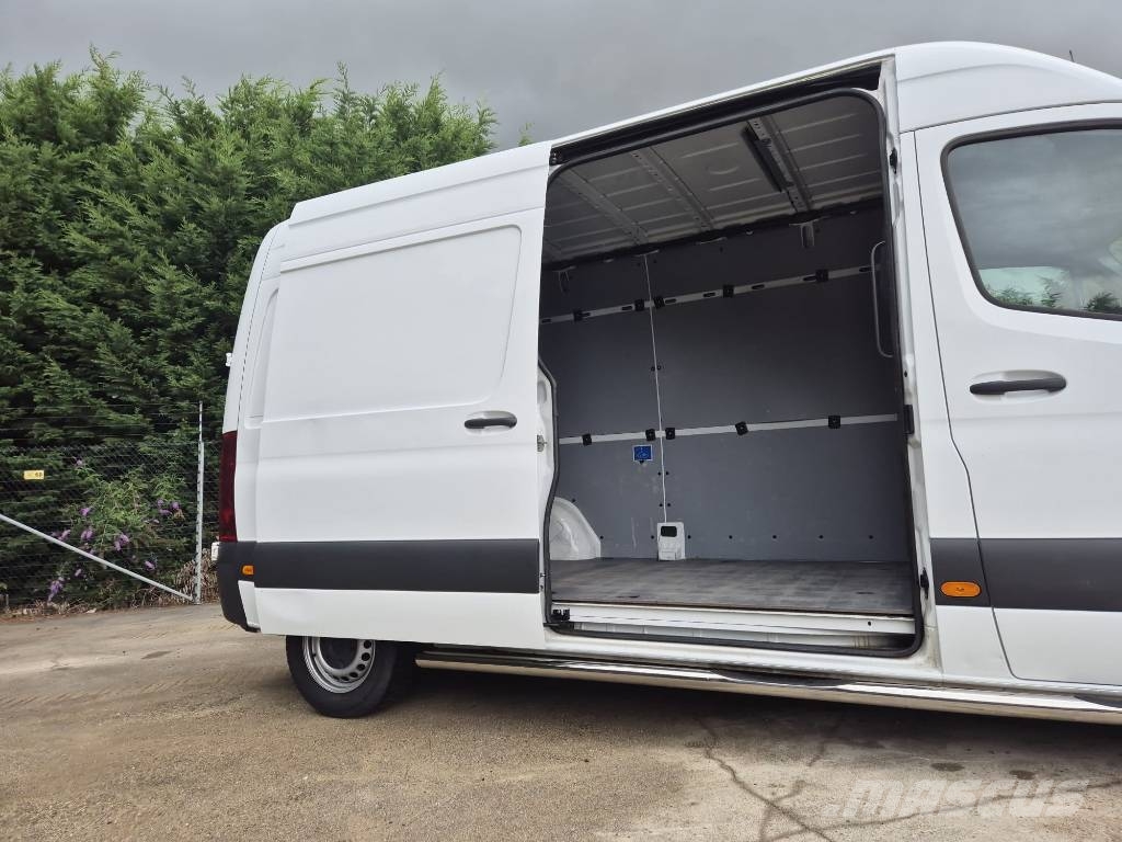 Mercedes-Benz Sprinter 215 CDI L2H3 Varebiler