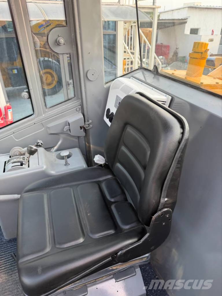 XCMG XS 223 J    Plenty of road roller in stock Valjci sa jednim bubnjem