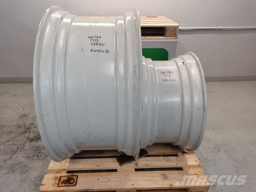 Valtra T213 Versu {DW 42X20}  rim Riepas, riteņi un diski