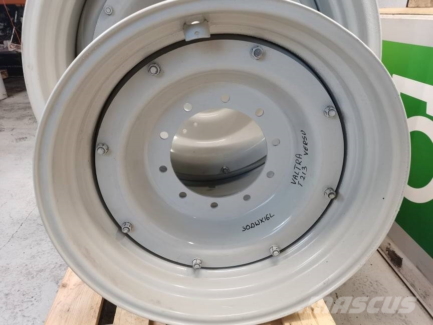 Valtra T213 Versu {DW 42X20}  rim Riepas, riteņi un diski