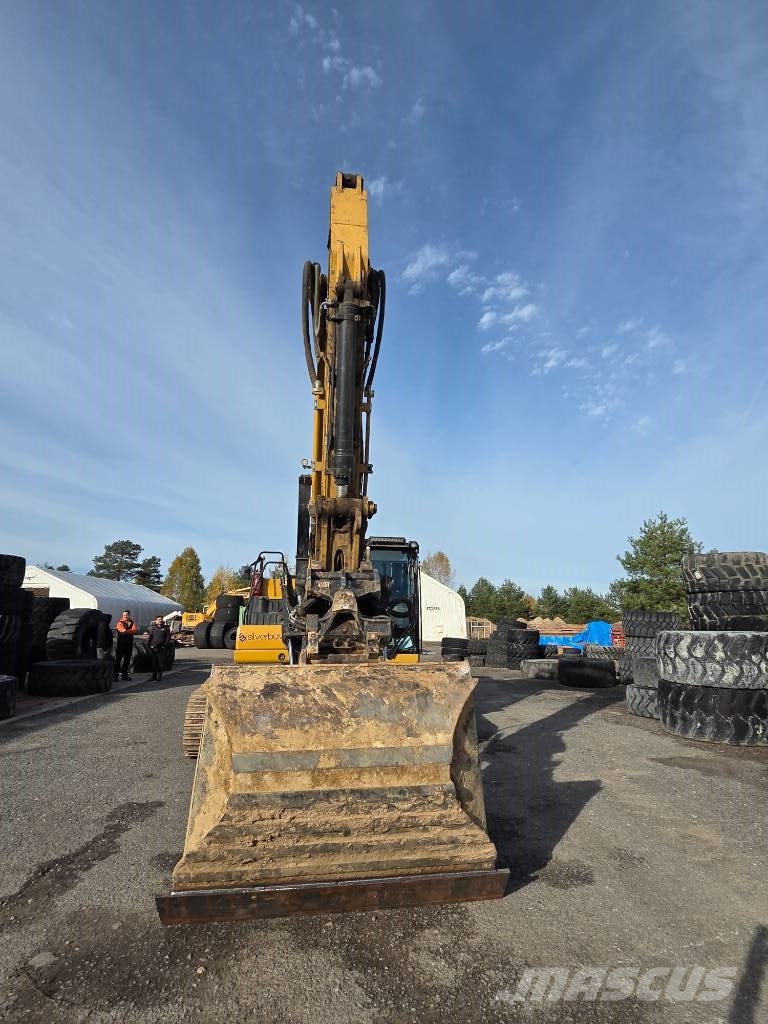 CAT 323 Kāpurķēžu ekskavatori