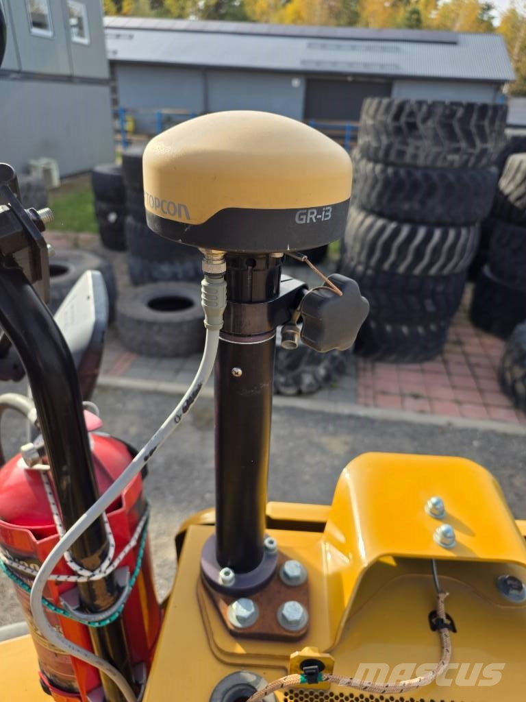 CAT 323 Kāpurķēžu ekskavatori