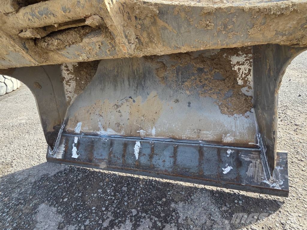 CAT 323 Kāpurķēžu ekskavatori