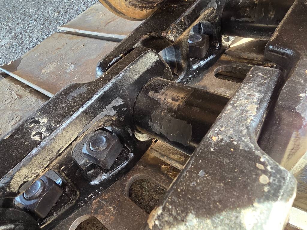 CAT 323 Kāpurķēžu ekskavatori
