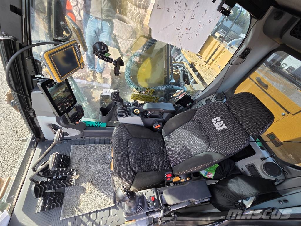 CAT 323 Kāpurķēžu ekskavatori