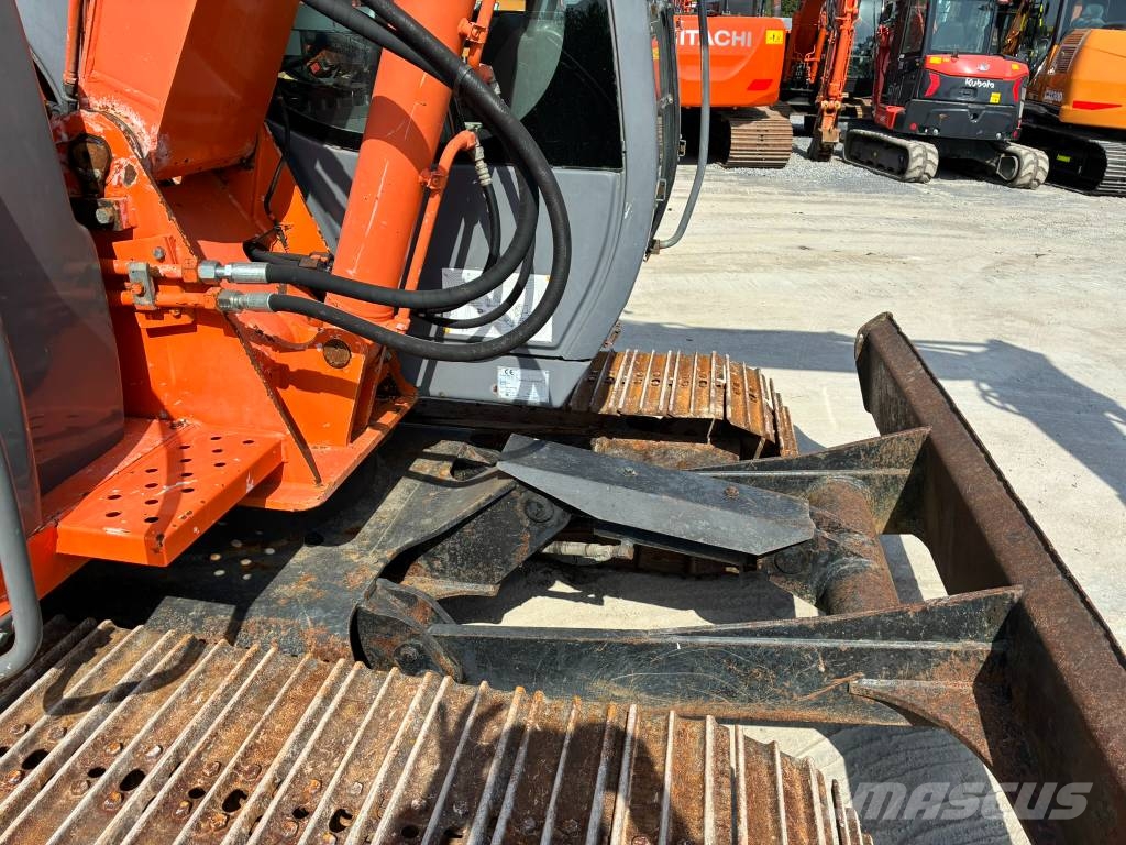 Hitachi ZX70-1 حفارات وسط 7 طن - 12 طن