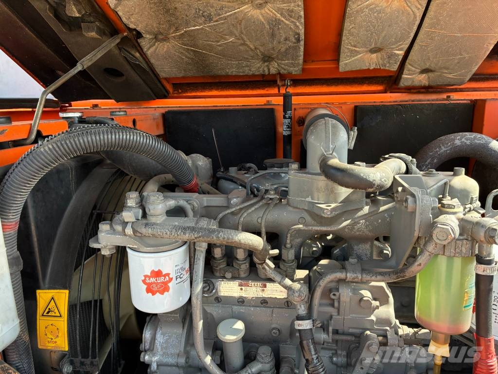 Hitachi ZX70-1 حفارات وسط 7 طن - 12 طن