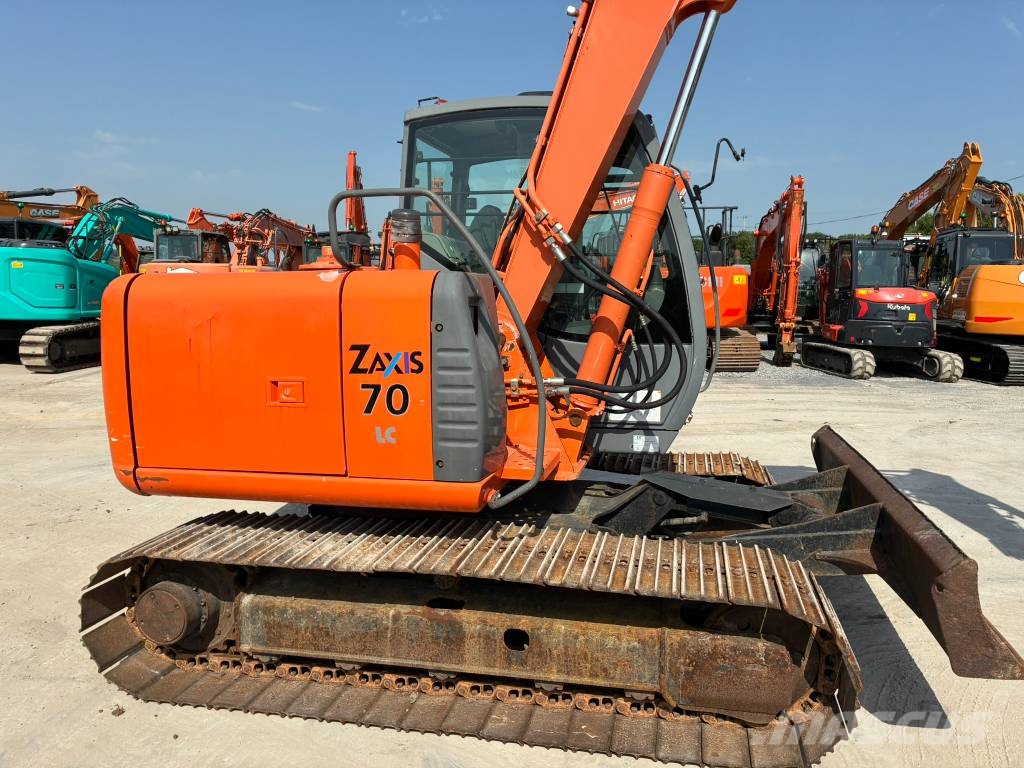 Hitachi ZX70-1 حفارات وسط 7 طن - 12 طن