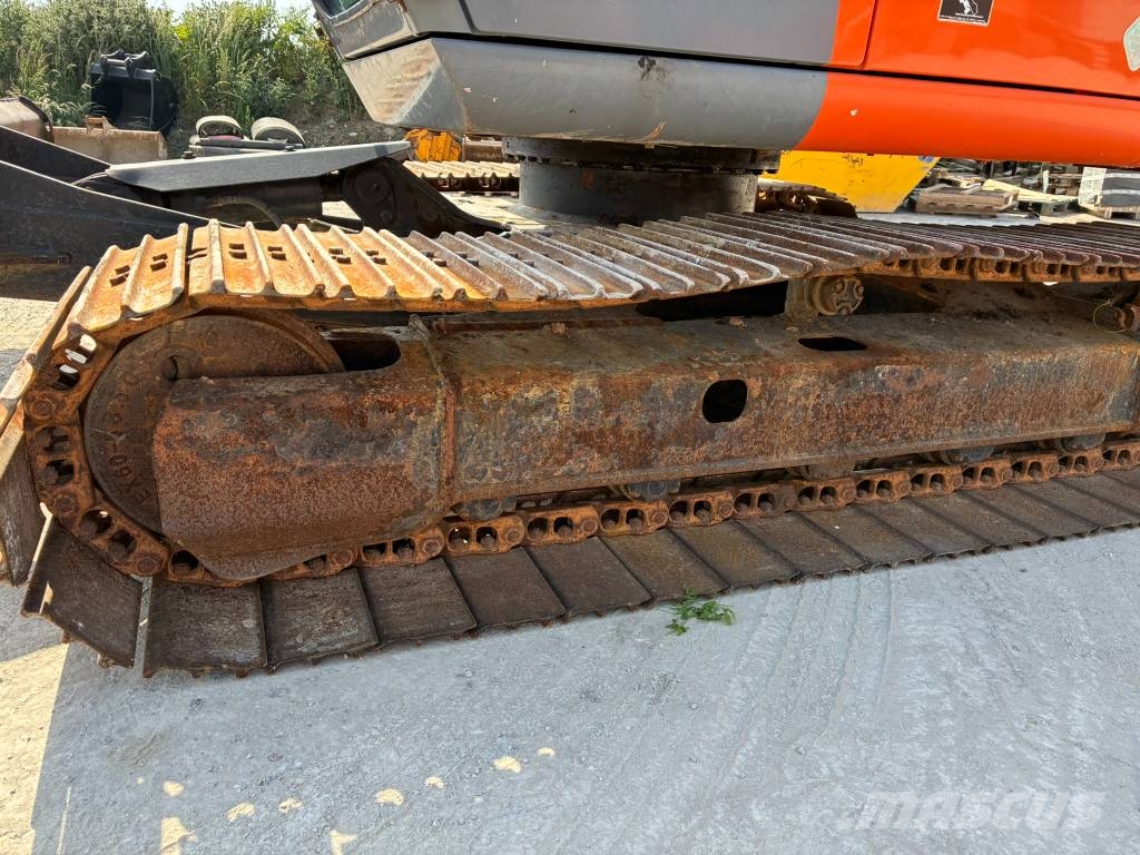 Hitachi ZX70-1 حفارات وسط 7 طن - 12 طن