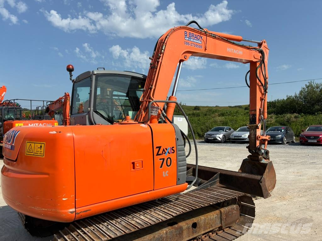 Hitachi ZX70-1 حفارات وسط 7 طن - 12 طن
