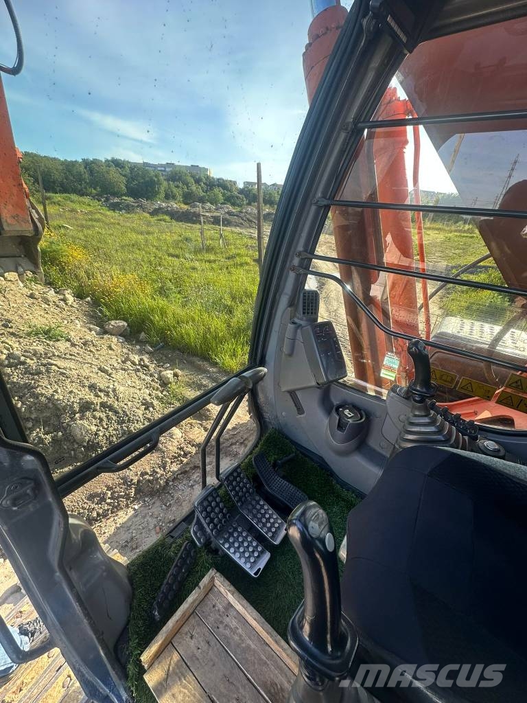 Hitachi ZX 250 حفارات زحافة