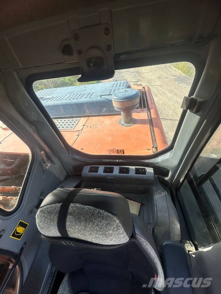 Hitachi ZX 250 حفارات زحافة