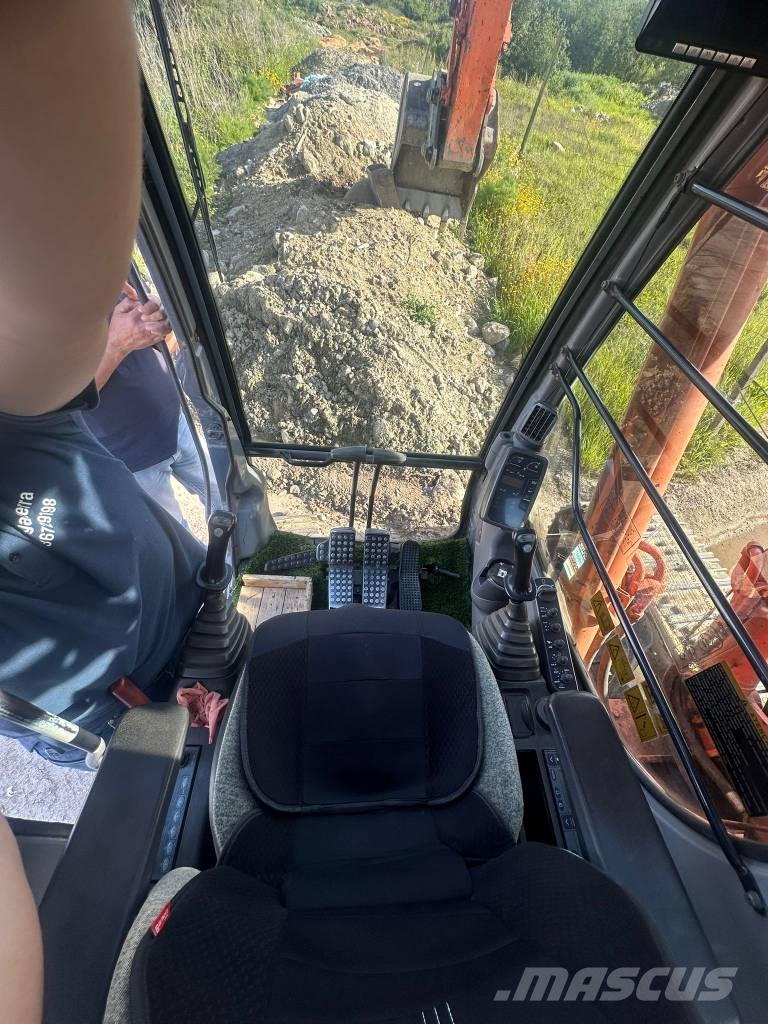 Hitachi ZX 250 حفارات زحافة